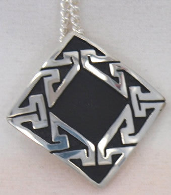 Restan Pendant