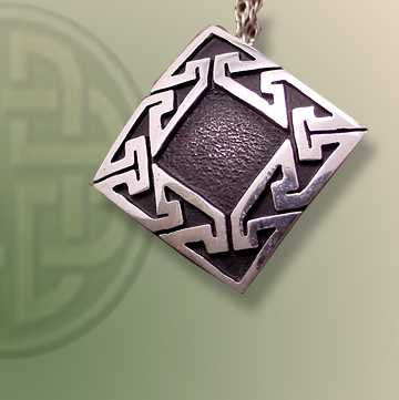 Restan Pendant