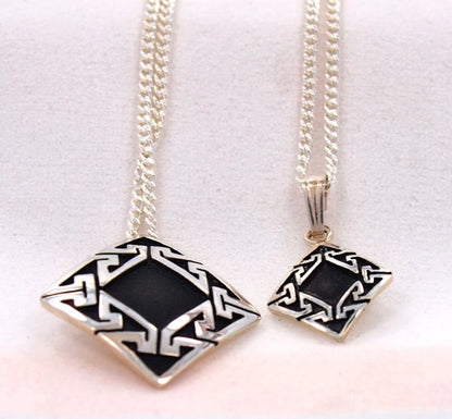 Restan Pendant